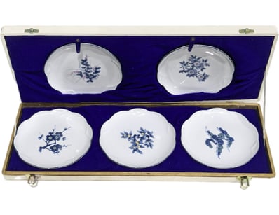 CHINESE BLUE AND WHITE PORCELAIN DISH SET WITH ORI...