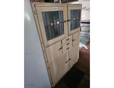 Art Deco Leadlight Kitchen Dresser

Onsite

Loca...