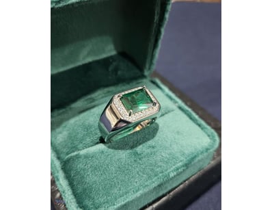 925 STERLING SILVER RING WITH EMERALD CUT GREEN CU...