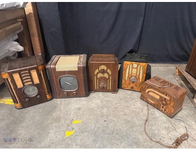 COLLECTION OF VINTAGE WOODEN RADIO RECEIVERS (1930...