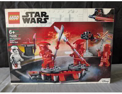 **UNRESERVED** LIFETIME COLLECTION OF LEGO PART... - Lot 136