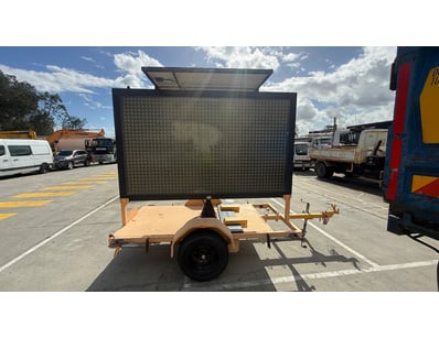 <b>2014 GIGA Signs VMSC Mobile Sign Trailer - Prem...