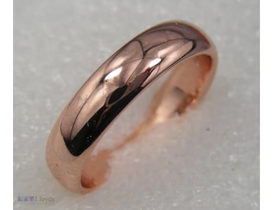 GOLD COLOUR RING SIZE 9        

Condition: Good -...