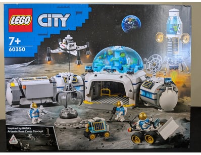 **UNRESERVED** LIFETIME COLLECTION OF LEGO PART... - Lot 674