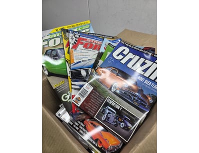 X1 Box of mixed automotive mags. 

Sold as lot
...