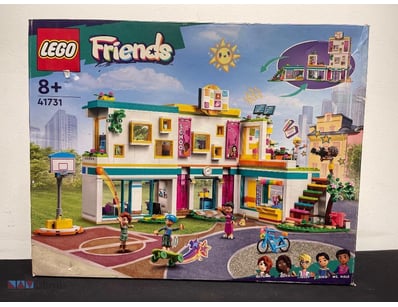 LEGO FRIENDS HEARTLAKE CITY COMMUNITY CENTRE SET 4...