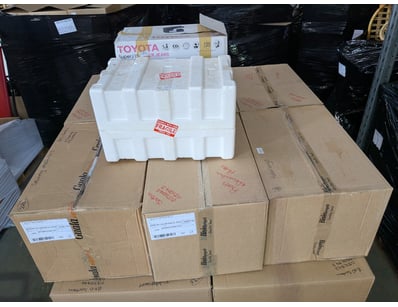 Homewares, 8 boxes including decorative plates, se...