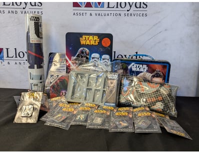 COMPREHENSIVE STAR WARS COLLECTIBLES COLLECTION - ...