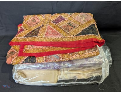 COLLECTION OF LINEN

Includes Decorative Doona Cov...