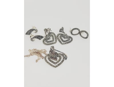 Thrift Shop (A978) - Lot 2256