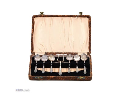 VINTAGE ENGLISH BOXED SET OF 6 SPOONS AND A FORK. ...