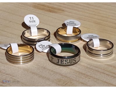 5 X ASSORTED STAINLESS STEEL UNISEX RINGS         ...
