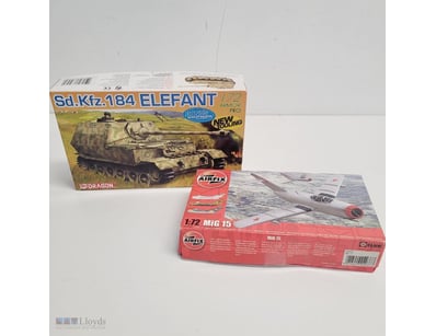 VINTAGE SCALE MODEL KIT COLLECTION - DRAGON SD.KFZ...