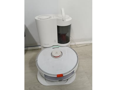Dyson, Apple & Other Major Brand Reseller Liquid... - Lot 16