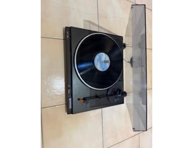 Gadgets, Music & Pastimes (A1005) - Lot 1513