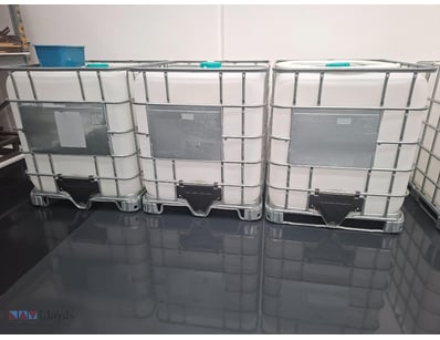 Three Schütz EcoBulk/Recobulk 1000L intermediate b...