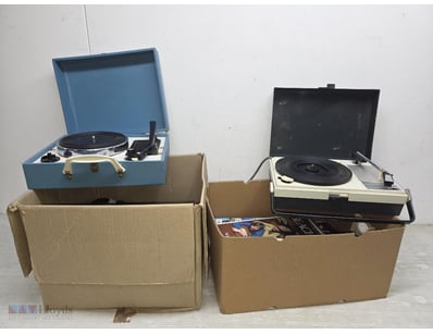 Vintage record player collection comprising two tu...