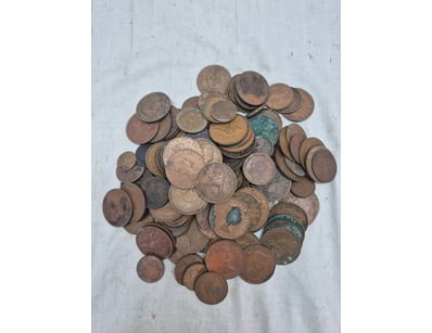COLLECTION OF AUSTRALIAN COINS 
INCLUDING PENNIES...