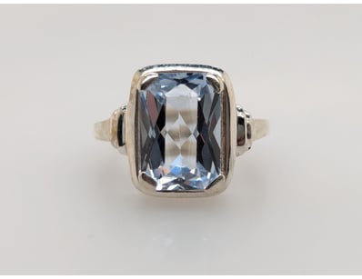SILVER & SYNTHETIC SPINEL RING


583010+270

...