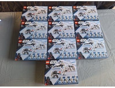 **UNRESERVED** LIFETIME COLLECTION OF LEGO PART... - Lot 355