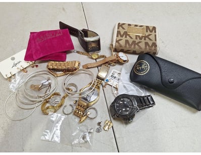 The Curio Collection (A990) - Lot 1005