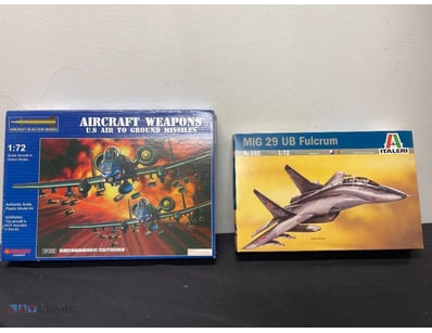 LOT OF UNASSEMBLED PLASTIC SCALE MODEL AIRCRAFT

I...