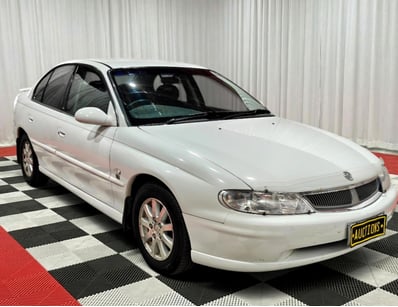 <b>2000 Holden Commodore VX Berlina Sedan - White ...