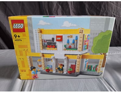 **UNRESERVED** LIFETIME COLLECTION OF LEGO PART... - Lot 193