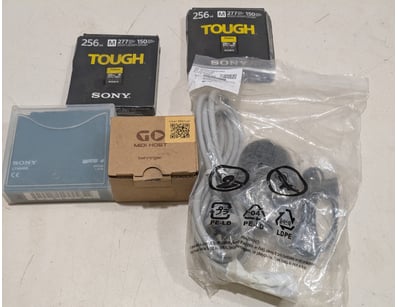 Assorted lot, includes Sony 256GB memory card, mid...