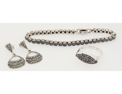 Thrift Shop (A978) - Lot 2077