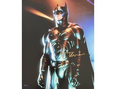 BATMAN'S VAL KILMER SIGNED BATMAN PHOTO 

Val Kilm...
