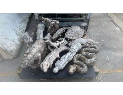 Garden ornaments x 12

