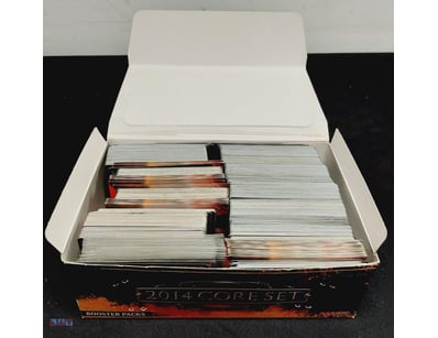 BULK LOT HOLDS A LARGE COLLECTION OF MAGIC: THE GA...