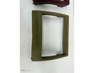 Lot of two vintage picture frame surrounds in vary...