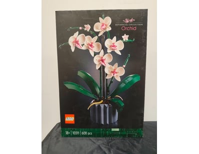 **UNRESERVED** LIFETIME COLLECTION OF LEGO PART... - Lot 244