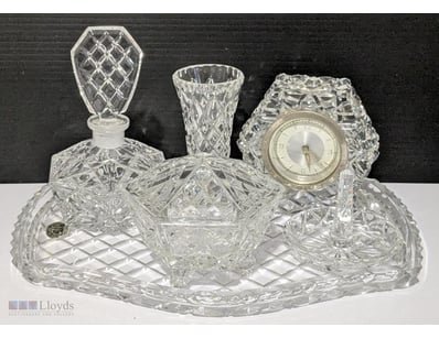 CRYSTAL DUCHESS DRESSING TABLE SET

Weighs 2.7Kg, ...