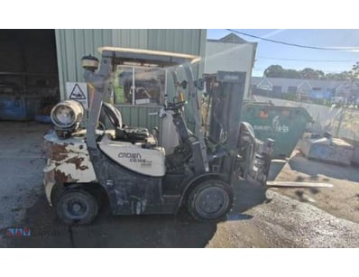 2019 CROWN CG30GP FORKLIFT WITH A CLAMPING ROTATOR...