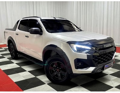 <b>2024 Isuzu D-MAX - White - 27,684km - 3.0L Turb...