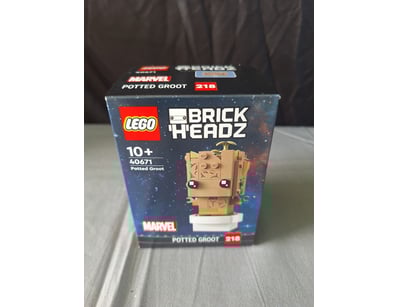 **UNRESERVED** LIFETIME COLLECTION OF LEGO PART... - Lot 305