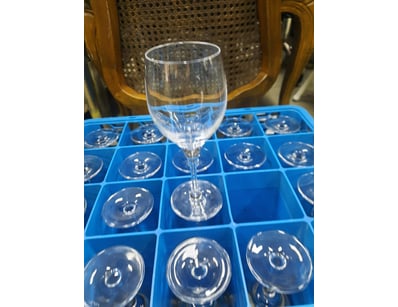 Wine glasses, 25 glasses.

SOLD AS LOT.

