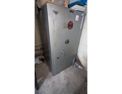 Mostly UNRESERVED POLY TANKs Manufacturer CLOSU... - Lot 301