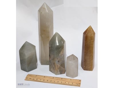 TWO KILOS FIVE CRYSTAL HEALING POINTS FROM MADAGAS...
