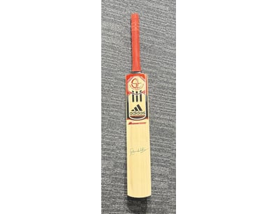 SIGNED SACHIN TENDULKAR CRICKET BAT SIGNATURE IN B...