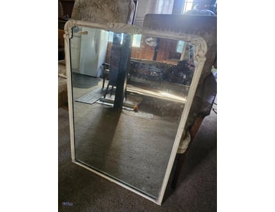 Vintage French-style mirror, off-white

Onsite

...