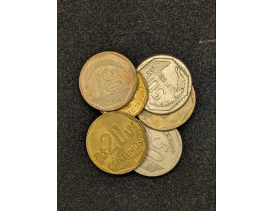 COLLECTION OF SIX PERU CURRENCY

655238+51


