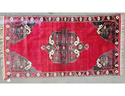TURKISH WOOL RUG WITH MEDALLION DESIGN

Item Size:...