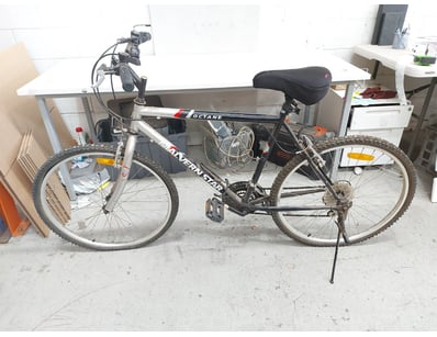 Malvern Star Octane mountain bike. Features a 26-i...