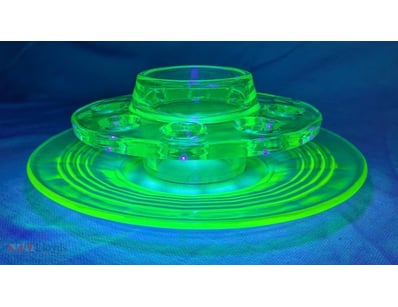 URANIUM GLASS FLOWER FROG WITH UNDERLAY PLATE (UV ...