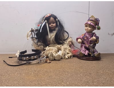 Dolls, 2x vintage style dolls

Sold as lot

