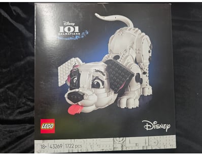 **UNRESERVED** COOKIE'S LIFETIME COLLECTION OF ... - Lot 645